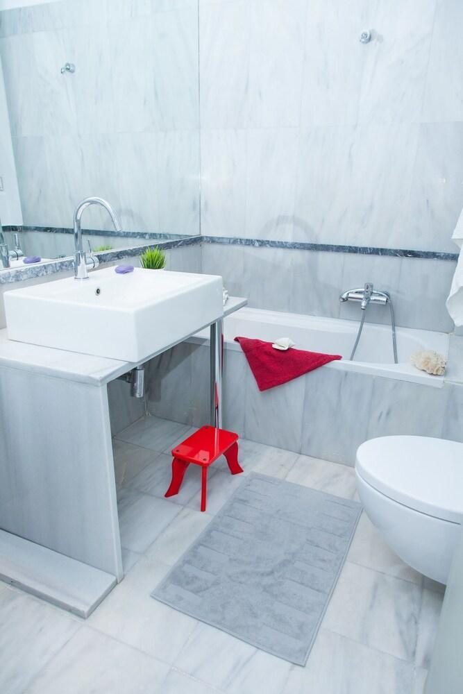 Venus Boutique Apartment Next To Athens Museum Экстерьер фото